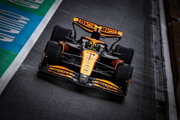 Sport Bilder des Tages 04 NORRIS Lando (gbr), McLaren F1 Team MCL38, action, pitlane, during the Formula 1 Qatar Airways British Grand Prix 2024, 12th round of the 2024 Formula One World Championship, WM, Weltmeisterschaft from July 5 to 7, 2024 on the Silverstone Circuit, in Silverstone, United Kingdom - F1 - BRITISH GRAND PRIX 2024 DPPI Panoramic  240706_R12_GRAN_BRETAGNA_DP_EA019172
