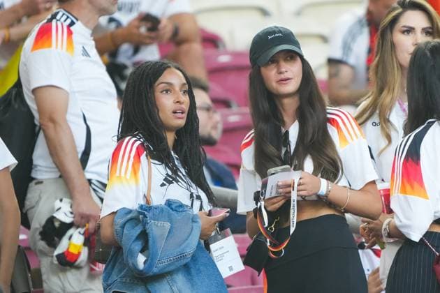 Aaliyah, Freundin von Florian Wirtz (Deutschland Germany, 17) mit der neuen Freundin von Robin Koch (Deutschland Germany, 24) Vanessa - Stuttgart 05.07.2024: Deutschland vs. Spanien, EURO2024, Viertelfinale, M45, EM-Arena Stuttgart