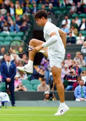 Ben Shelton warming up Wimbledon Tennis Championships, Day 6, The All England Lawn Tennis and Croquet Club, London, UK - 06 Jul 2024  Copyright: xJavierxGarcia Shutterstockx 14574535c