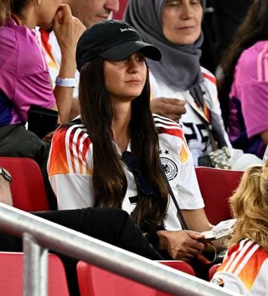 05.07.2024, xscotx, Fussball EM 2024 Viertelfinale, Spanien - Deutschland, emspor, v.l. Vanessa (Partnerin Freundin von Robin Koch) Stuttgart