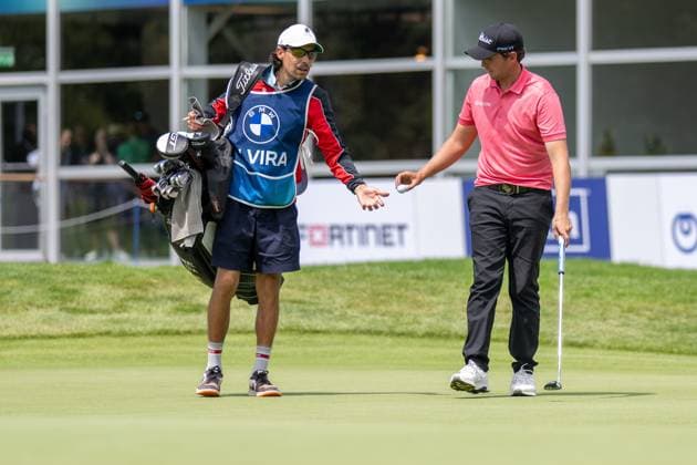 Manuel Elvira mit seinem Caddy, BMW International Open 2024, Golf, 06.07.2024 Muenchen Bayern Deutschland