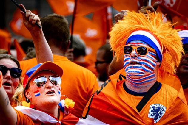 BERLIN - Dutch supporters on the day of the European Championship, EM, Europameisterschaft quarter-final between the Netherlands and Turkey. ANP RAMON VAN FLYMEN xVIxANPxSportx xxANPxIVx 502887022 originalFilename: 502887022.jpg