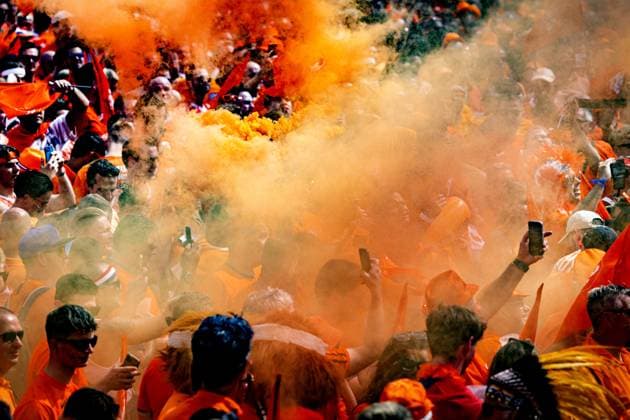 BERLIN - Dutch supporters on the day of the European Championship, EM, Europameisterschaft quarter-final between the Netherlands and Turkey. ANP RAMON VAN FLYMEN xVIxANPxSportx xxANPxIVx 502889988 originalFilename: 502889988.jpg