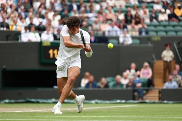 6th July 2024; All England Lawn Tennis and Croquet Club, London, England; Wimbledon Tennis Tournament, Day 6; Ben Shelton (USA) in action during his third round match against Denis Shapovalov (CAN)  ActionPlus12664822 ShaunxBrooks
