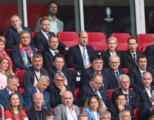 England v Switzerland UEFA EURO, EM, Europameisterschaft,Fussball 2024 Prince William, Prince of Wales (top row centre) watches on during the UEFA Euro 2024 match at Merkur Spiel-Arena, Düsseldorf UK Newspapers OUT Copyright: xPaulxChestertonx FIL-20329-0055