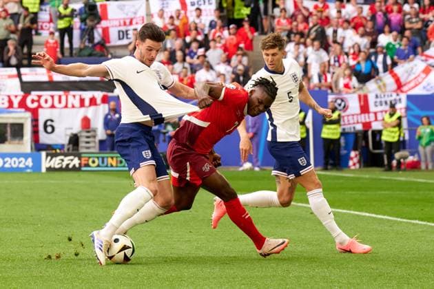 Declan Rice of England fights for the ball with Breel Embolo of Switzerland during the UEFA EURO, EM, Europameisterschaft,Fussball 2024 quarter finals match between England and Switzerland at Dusseldorf Arena on July 6, 2024 in Dusseldorf, Germany (Photo by Camilla Stolen Imago) Dusseldorf Germany Copyright: xCamillaxStolenx L2170154