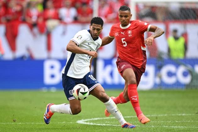 DUSSELDORF - (l-r) Jude Bellingham of England, Manuel Akanji of Switzerland during the UEFA EURO, EM, Europameisterschaft,Fussball 2024 quarter-final match between England and Switzerland at the Dusseldorf Arena on July 6, 2024 in Dusseldorf, Germany. ANP Hollandse Hoogte UEFA EURO 2024 2024 xVIxANPxSportx xGerritxvanxKeulenxIVx 502903898 originalFilename: 502903898.jpg