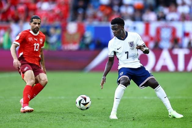 Bukayo Saka of England and Ricardo Rodriguez of Switzerland England v Switzerland, UEFA European Championship, EM, Europameisterschaft 2024, Quarter Final, Football, Dusseldorf Arena, Dusseldorf, Germany, 06 Jul 2024 EDITORIAL USE ONLY No use with unauthorised audio, video, data, fixture lists, club league logos or live services. Online in-match use limited to 120 images, no video emulation. No use in betting, games or single club league player publications. Copyright: xMichaelxZemanek Shutterstockx 14571385au