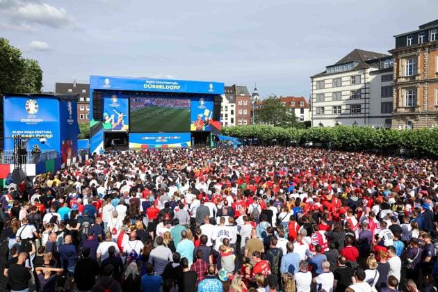 Fan Zone Burgplatz in Düsseldorf - Public Viewing: UEFA EURO, EM, Europameisterschaft,Fussball 2024 - England gegen Schweiz; 06.07.2024 Fan Zone Burgplatz in Düsseldorf - Public Viewing: UEFA EURO 2024 - England gegen Schweiz am 06.07.2024, Düsseldorf. - Copyright: xBEAUTIFULxSPORTS KennyxBeelex