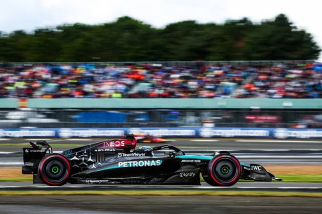 63 RUSSELL George (gbr), Mercedes AMG F1 Team W15, action during the Formula 1 Qatar Airways British Grand Prix 2024, 12th round of the 2024 Formula One World Championship, WM, Weltmeisterschaft from July 5 to 7, 2024 on the Silverstone Circuit, in Silverstone, United Kingdom - F1 - BRITISH GRAND PRIX 2024 DPPI Panoramic  240706_R12_GRAN_BRETAGNA_DP_FG009894
