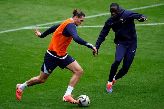 France s Adrien Rabiot (L) and Ferland Mendy (R) take part during a training session in Paderborn, Germany, 06 July 2024. France will face Spain in their Euro2024 semi-final soccer match on 09 July. France s training session !ACHTUNG: NUR REDAKTIONELLE NUTZUNG!  Copyright: xJ.J.xGuillenx GRAF2788 20240706-55014080602_1