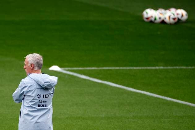France s head coach Didier Deschamps leads a training session in Paderborn, Germany, 06 July 2024. France will face Spain in their Euro2024 semi-final soccer match on 09 July. France s training session !ACHTUNG: NUR REDAKTIONELLE NUTZUNG!  Copyright: xAlbertoxEstevezx GRAF2792 20240706-55014080622_1