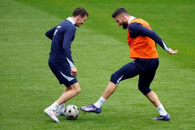 France s Olivier Giroud (R) and Benjamin Pavard (L) take part during a training session in Paderborn, Germany, 06 July 2024. France will face Spain in their Euro2024 semi-final soccer match on 09 July. France s training session !ACHTUNG: NUR REDAKTIONELLE NUTZUNG!  Copyright: xAlbertoxEstevezx GRAF2800 20240706-55014080687_1