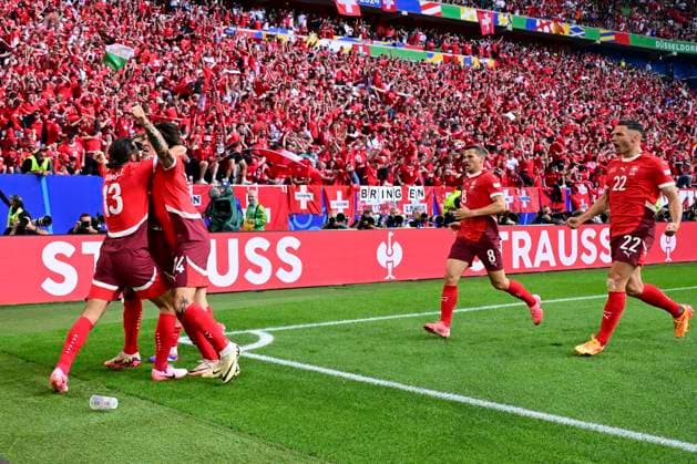 Torjubel zum 0:1 durch Breel Embolo 7 (Schweiz), England - Schweiz, Fussball, UEFA EURO, EM, Europameisterschaft,Fussball 2024, Viertelfinale, 06.07.2024 Düsseldorf Nordrhein - Westfalen Deutschland