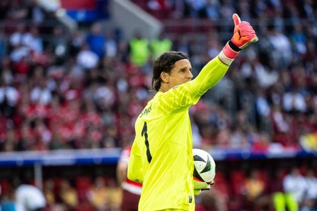 240706 Goalkeeper Yann Sommer of Switzerland during the UEFA EURO, EM, Europameisterschaft,Fussball 2024 Football Championship quarterfinal between England and Switzerland on July 6, 2024 in Düsseldorf. Photo: Mathias Bergeld BILDBYRAN kod MB MB0943 fotboll football soccer fotball fotbolls-em europamästerskap em uefa euro uefa european football championship euro 2024 kvartsfinal quarterfinal quarterfinals england schweiz switzerland bbeng Copyright: MATHIASxBERGELD BB240706MB094