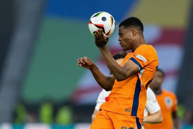 240706 Denzel Dumfries of Netherlands during the UEFA EURO, EM, Europameisterschaft,Fussball 2024 Football Championship quarterfinal between Netherlands and Türkiye on July 6, 2024 in Berlin. Photo: Jesper Zerman BILDBYRAN kod JZ JZ0552 fotboll football soccer fotball fotbolls-em europamästerskap em uefa euro uefa european football championship euro 2024 nederländerna holland netherlands türkiye bbeng Copyright: JESPERxZERMAN BB240706JZ034