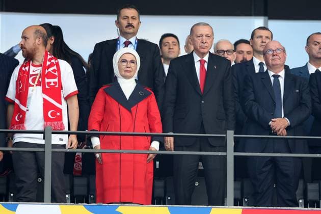 BERLIN 06.07.2024 MECZ 1 4 FINALU CWIERCFINAL MISTRZOSTW EUROPY 2024: HOLANDIA - TURCJA --- QUARTERFINAL UEFA EURO, EM, Europameisterschaft,Fussball 2024 MATCH: THE NETHERLANDS - TURKEY EMINE ERDOGAN RECEP TAYYIP ERDOGAN PREZYDENT TURCJI FOT. PIOTR KUCZA FOTOPYK NEWSPIX.PL --- Newspix.pl  240706PYK0021