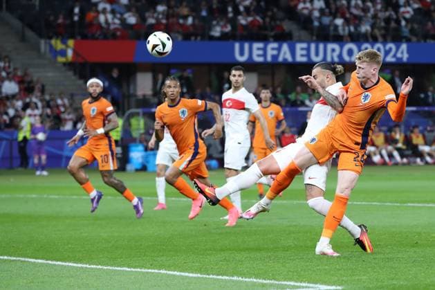 06.07.2024, xtgx, Fussball EM 2024 1 4 Finale, Niederlande - Türkei emspor, v.l. Abdulkerim Bardakci (Türkei Tuerkei) Jerdy Schouten (Niederlande) Zweikampf, Aktion, action, battle for the ball (UEFA REGULATIONS PROHIBIT ANY USE OF PHOTOGRAPHS as IMAGE SEQUENCES and or QUASI-VIDEO) Berlin