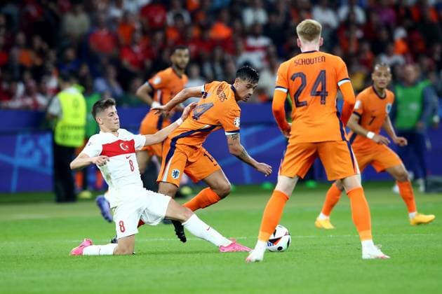 06.07.2024, xtgx, Fussball EM 2024 1 4 Finale, Niederlande - Türkei emspor, v.l. Arda Güler (Türkei Tuerkei) Tijjani Reijnders (Niederlande) Zweikampf, Aktion, action, battle for the ball (UEFA REGULATIONS PROHIBIT ANY USE OF PHOTOGRAPHS as IMAGE SEQUENCES and or QUASI-VIDEO) Berlin