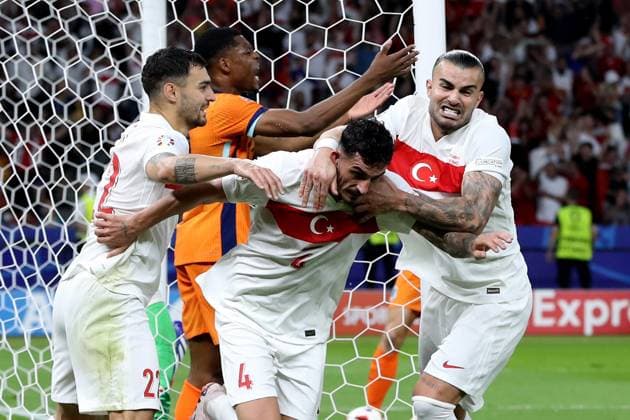Sport Bilder des Tages 06.07.2024, xtgx, Fussball EM 2024 1 4 Finale, Niederlande - Türkei emspor, v.l. Torjubel nach dem Tor zum celebrating the goal celebrate 0:1 durch Samet Akaydin (Türkei Tuerkei) (UEFA REGULATIONS PROHIBIT ANY USE OF PHOTOGRAPHS as IMAGE SEQUENCES and or QUASI-VIDEO) Berlin