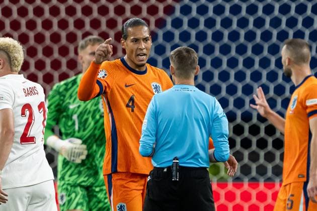 240706 Virgil van Dijk of Netherlands reacts during the UEFA EURO, EM, Europameisterschaft,Fussball 2024 Football Championship quarterfinal between Netherlands and Türkiye on July 6, 2024 in Berlin. Photo: Jesper Zerman BILDBYRAN kod JZ JZ0552 fotboll football soccer fotball fotbolls-em europamästerskap em uefa euro uefa european football championship euro 2024 nederländerna holland netherlands türkiye bbeng Copyright: JESPERxZERMAN BB240706JZ097