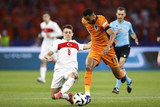 BERLIN - (l-r) Arda Guler of Turkey, Cody Gakpo of Holland during the UEFA EURO, EM, Europameisterschaft,Fussball 2024 quarter-final match between the Netherlands and Turkey at the Olympiastadion on July 6, 2024 in Berlin, Germany. ANP MAURICE VAN STEEN UEFA EURO 2024 2024 xVIxANPxSportx xxANPxIVx 502920443 originalFilename: 502920443.jpg