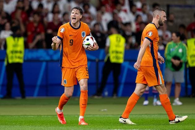 240706 Wout Weghorst of Netherlands celebrate after 1-1 during the UEFA EURO, EM, Europameisterschaft,Fussball 2024 Football Championship quarterfinal between Netherlands and Türkiye on July 6, 2024 in Berlin. Photo: Jesper Zerman BILDBYRAN kod JZ JZ0552 fotboll football soccer fotball fotbolls-em europamästerskap em uefa euro uefa european football championship euro 2024 nederländerna holland netherlands türkiye bbeng celebrate jubel Copyright: JESPERxZERMAN BB240706JZ117