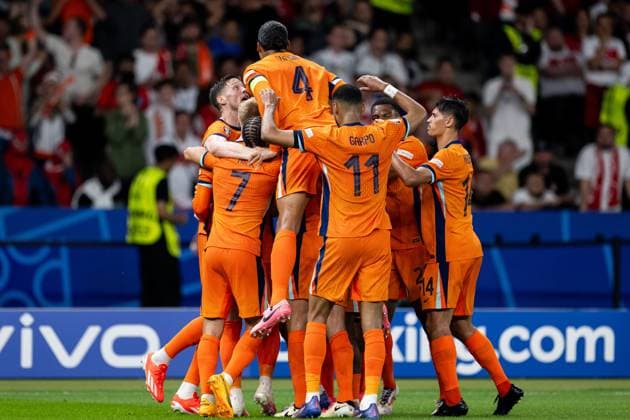 240706 Players of Netherlands celebrate after 1-1 during the UEFA EURO, EM, Europameisterschaft,Fussball 2024 Football Championship quarterfinal between Netherlands and Türkiye on July 6, 2024 in Berlin. Photo: Jesper Zerman BILDBYRAN kod JZ JZ0552 fotboll football soccer fotball fotbolls-em europamästerskap em uefa euro uefa european football championship euro 2024 nederländerna holland netherlands türkiye bbeng celebrate jubel Copyright: JESPERxZERMAN BB240706JZ118