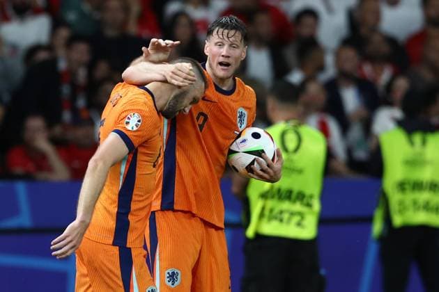 06.07.2024, xtgx, Fussball EM 2024 1 4 Finale, Niederlande - Türkei emspor, v.l. Torjubel nach dem Tor zum celebrating the goal celebrate 1:1 durch Stefan de Vrij (Niederlande) Wout Weghorst (Niederlande) (UEFA REGULATIONS PROHIBIT ANY USE OF PHOTOGRAPHS as IMAGE SEQUENCES and or QUASI-VIDEO) Berlin