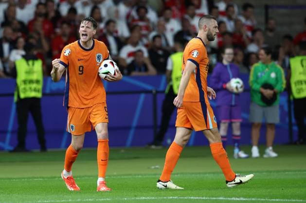 06.07.2024, xtgx, Fussball EM 2024 1 4 Finale, Niederlande - Türkei emspor, v.l. Torjubel nach dem Tor zum celebrating the goal celebrate 1:1 durch Stefan de Vrij (Niederlande) Wout Weghorst (Niederlande) (UEFA REGULATIONS PROHIBIT ANY USE OF PHOTOGRAPHS as IMAGE SEQUENCES and or QUASI-VIDEO) Berlin