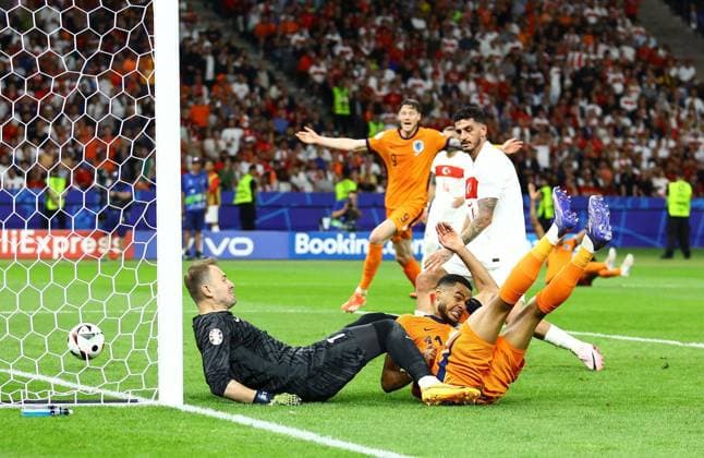 Bilder des Jahres 2024, Sport 07 Juli Sport Themen der Woche KW27 Sport Bilder des Tages Cody Gakpo of Netherlands scores the second goal 2-1 Netherlands v Turkiye, UEFA European Championship, EM, Europameisterschaft 2024, Quarter Final, Football, Olympiastadion, Berlin, Germany, 06 Jul 2024 EDITORIAL USE ONLY No use with unauthorised audio, video, data, fixture lists, club league logos or live services. Online in-match use limited to 120 images, no video emulation. No use in betting, games or single club league player publications.  Copyright: xKieranxMcManus Shutterstockx 14571393cd
