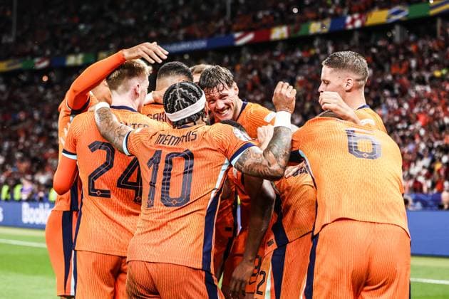 Fussball, UEFA EURO, EM, Europameisterschaft,Fussball 2024 Viertelfinale Niederlande - Türkei 06.07.2024, Olympiastadion Berlin Torjubel Niederlande nach dem Tor zum 2-1 durch Cody Gakpo (Niederlande, 11) die Spieler freuen ich über den Treffer Berlin Olympiastadion Berlin Berlin Deutschland