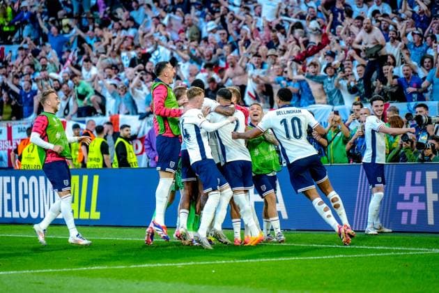 EURO 2024 - Quarter-Finals: England vs. Switzerland England team celebrates, as Trent Alexander-Arnold scores the winning penalty to send them through to the semi-finals during the EURO 2024 Quarter-Final match between England and Switzerland on 06 July 2024, at Duesseldorf Arena, in Duesseldorf, Germany Duesseldorf Duesseldorf Arena Germany Copyright: xAlexandraxFechetex _ADR4312