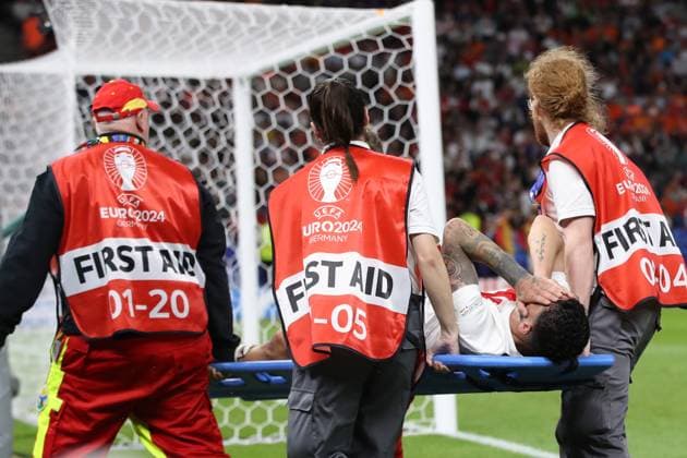 06.07.2024, xtgx, Fussball EM 2024 1 4 Finale, Niederlande - Türkei emspor, v.l. Samet Akaydin (Türkei Tuerkei) mit Schmerzen, verletzt, Verletzung (UEFA REGULATIONS PROHIBIT ANY USE OF PHOTOGRAPHS as IMAGE SEQUENCES and or QUASI-VIDEO) Berlin