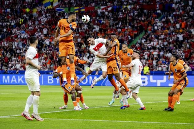 BERLIN - Cody Gakpo of Holland, Samet Akaydin of Turkey, Denzel Dumfries of Holland, Virgil van Dijk of Holland and Salih Ozcan of Turkey (l-r) during the UEFA EURO, EM, Europameisterschaft,Fussball 2024 quarter-final match between the Netherlands and Turkey at the Olympiastadion on July 6, 2024 in Berlin , Germany. ANP KOEN VAN WEEL UEFA EURO 2024 2024 xVIxANPxSportx xxANPxIVx 502921663 originalFilename: 502921663.jpg