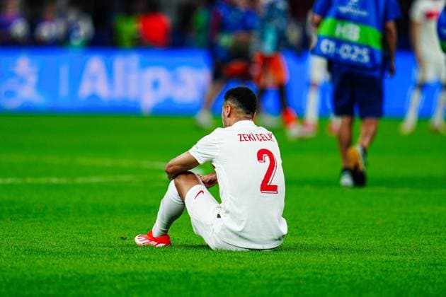 Zeki Celik (Tuerkei, 02) enttaeuscht enttaeuschung nach Niederlage GER, Niederlande vs. Tuerkei, Fussball Europameisterschaft, UEFA EURO, EM, Europameisterschaft,Fussball 2024, Viertelfinale, 06.07.2024 GER, Niederlande vs. Tuerkei, Fussball Europameisterschaft, UEFA Euro 2024, Viertelfinale, 06.07.2024 Berlin Copyright: xEibner-Pressefoto MarcelxvonxFehrnx EP_MFN