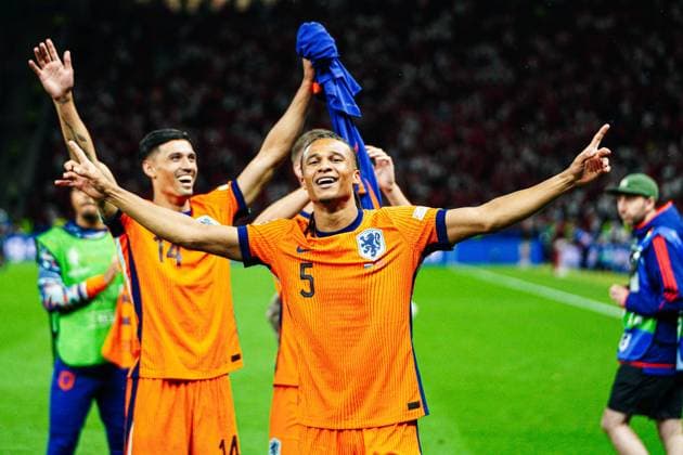 Nathan Ake (Niederlande, 05) jubelt Jubel nach Sieg Spielende GER, Niederlande vs. Tuerkei, Fussball Europameisterschaft, UEFA EURO, EM, Europameisterschaft,Fussball 2024, Viertelfinale, 06.07.2024 GER, Niederlande vs. Tuerkei, Fussball Europameisterschaft, UEFA Euro 2024, Viertelfinale, 06.07.2024 Berlin Copyright: xEibner-Pressefoto MarcelxvonxFehrnx EP_MFN