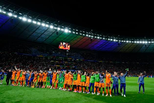 Netherlands v Türkiye: Quarter-Final - UEFA EURO, EM, Europameisterschaft,Fussball 2024 Dutch players celebrate victory after the UEFA EURO 2024 quarter-final match between Netherlands and Türkiye at Olympiastadion on July 6, 2024 in Berlin, Germany. Berlin Germany  Copyright: xJosexBretonx originalFilename:bretonhernandez-netherla240706_nps22.jpg