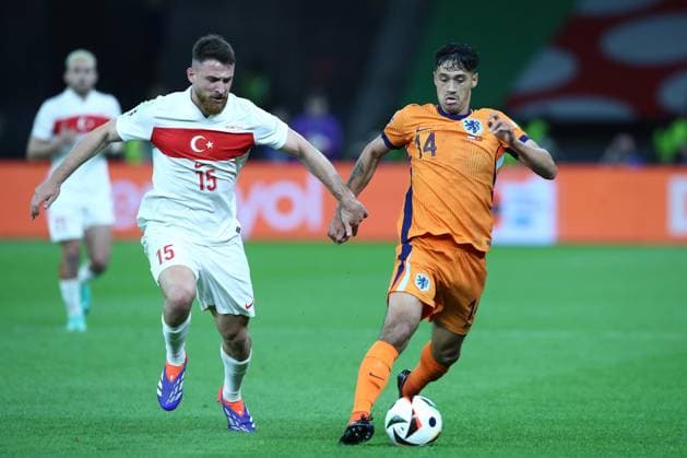 06.07.2024, xtgx, Fussball EM 2024 1 4 Finale, Niederlande - Türkei emspor, v.l. Salih Özcan (Türkei Tuerkei) Tijjani Reijnders (Niederlande) Zweikampf, Aktion, action, battle for the ball (UEFA REGULATIONS PROHIBIT ANY USE OF PHOTOGRAPHS as IMAGE SEQUENCES and or QUASI-VIDEO) Berlin