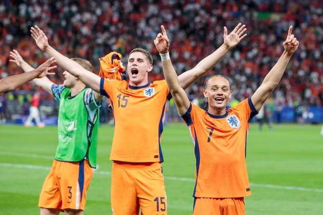 UEFA EURO, EM, Europameisterschaft,Fussball 2024: Niederlande - Türkei; 06.07.2024 Xavi Simons (Niederlande, 7), Micky van de Ven (Niederlande, 15) jubeln. UEFA EURO 2024: Viertelfinale: Niederlande - Türkei; Olympiastadion Berlin, Berlin am 06.07.2024 Copyright: xBEAUTIFULxSPORTS Meuselx