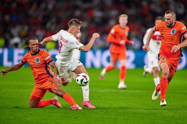 Nathan Ake (Niederlande, 05), Arda Gueler Tuerkei, 08), Nathan Ake (Niederlande, 05), GER, UEFA EURO, EM, Europameisterschaft,Fussball 2024, Fussball Herren, UEFA EM 2024, Viertelfinale, Quarter-finals, Niederlande vs. Tuerkei, Netherlands vs. Tuerkiye, 06.07.2024. GER, UEFA Euro 2024, Fussball Herren, UEFA EM 2024, Viertelfinale, Quarter-finals, Niederlande vs. Tuerkei, Netherlands vs. Tuerkiye, 06.07.2024. Berlin Copyright: xEibner-Pressefotox xClaudiusxRauchx EP_CRH