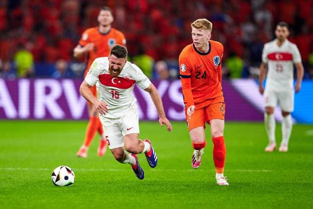 Salih Oezcan (Tuerkei, 15), Jerdy Schouten (Niederlande, 24), GER, UEFA EURO, EM, Europameisterschaft,Fussball 2024, Fussball Herren, UEFA EM 2024, Viertelfinale, Quarter-finals, Niederlande vs. Tuerkei, Netherlands vs. Tuerkiye, 06.07.2024. GER, UEFA Euro 2024, Fussball Herren, UEFA EM 2024, Viertelfinale, Quarter-finals, Niederlande vs. Tuerkei, Netherlands vs. Tuerkiye, 06.07.2024. Berlin Copyright: xEibner-Pressefotox xClaudiusxRauchx EP_CRH