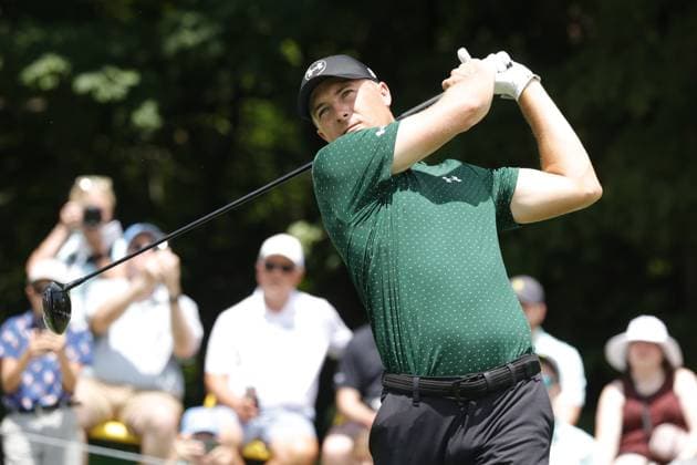 SILVIS, IL - JULY 06: PGA, Golf Herren golfer Jordan Spieth plays his tee shot on the 18th hole during the third round of the John Deere Classic on July 6,2024, at the TPC Deere Run in Silvis, Illinois. (Photo by Brian Spurlock Icon Sportswire) GOLF: JUL 06 PGA John Deere Classic EDITORIAL USE ONLY Icon24070617
