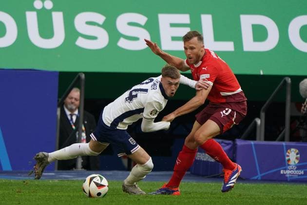 Nationalmannschaft, Fussball, UEFA Euro2024, EM 2024,Viertelfinale, Düsseldorf, England-Schweiz Cole Palmer, Englan, Silvan Widmer Schweiz