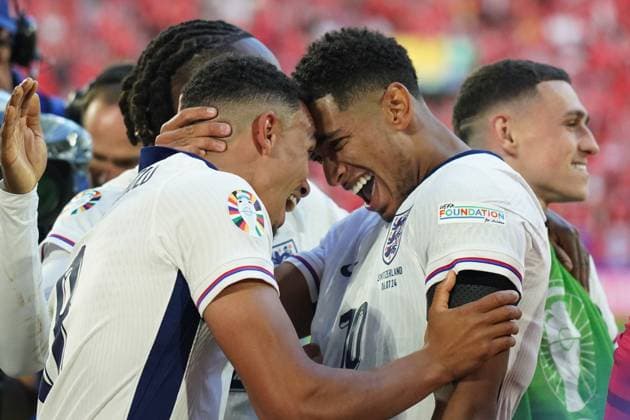 Nationalmannschaft, Fussball, UEFA Euro2024, EM 2024,Viertelfinale, Düsseldorf, England-Schweiz Trent AlexandrÃ r Arnold, Jude Bellingham England Aktion, Einzelbild
