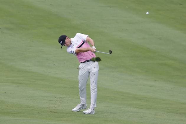 SILVIS, IL - JULY 06: Amateur golfer Luke Clanton hits his second shot on the 15th hole during the third round of the John Deere Classic on July 6,2024, at the TPC Deere Run in Silvis, Illinois. (Photo by Brian Spurlock Icon Sportswire) GOLF: JUL 06 PGA, Golf Herren John Deere Classic EDITORIAL USE ONLY Icon24070622