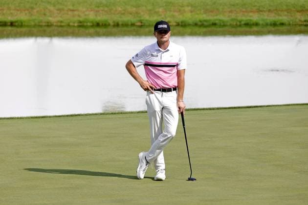 SILVIS, IL - JULY 06: Amateur golfer Luke Clanton waits to putt on the 18th hole during the third round of the John Deere Classic on July 6,2024, at the TPC Deere Run in Silvis, Illinois. (Photo by Brian Spurlock Icon Sportswire) GOLF: JUL 06 PGA, Golf Herren John Deere Classic EDITORIAL USE ONLY Icon24070635
