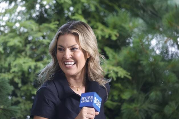 SILVIS, IL - JULY 06: CBS announcer Amanda Balionis interviews amateur golfer Luke Clanton during the third round of the John Deere Classic on July 6,2024, at the TPC Deere Run in Silvis, Illinois. (Photo by Brian Spurlock Icon Sportswire) GOLF: JUL 06 PGA, Golf Herren John Deere Classic EDITORIAL USE ONLY Icon24070649