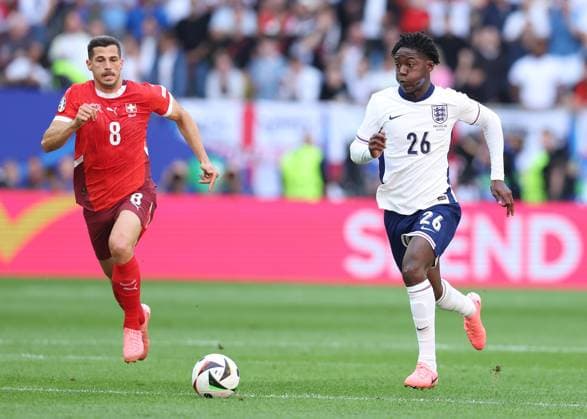 Dusseldorf, Germany, 6th July 2024. Kobbie Mainoo of England with the ball during the UEFA European Championships Quarter Final match at Dusseldorf Arena, Dusseldorf. Picture credit should read: Paul Terry Sportimage EDITORIAL USE ONLY. No use with unauthorised audio, video, data, fixture lists, club league logos or live services. Online in-match use limited to 120 images, no video emulation. No use in betting, games or single club league player publications. SPI-3218-0169