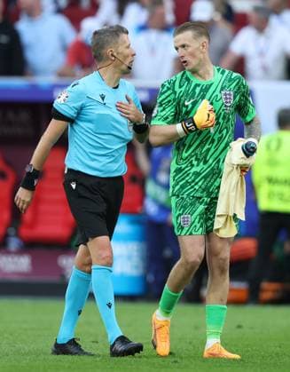 Dusseldorf, Germany, 6th July 2024. Referee Daniele Orsato talks with Jordan Pickford of England during the UEFA European Championships Quarter Final match at Dusseldorf Arena, Dusseldorf. Picture credit should read: Paul Terry Sportimage EDITORIAL USE ONLY. No use with unauthorised audio, video, data, fixture lists, club league logos or live services. Online in-match use limited to 120 images, no video emulation. No use in betting, games or single club league player publications. SPI-3218-0255